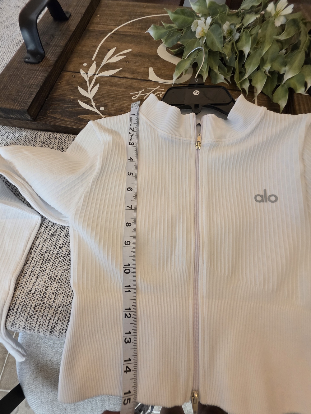 ALO Yoga White Ribbed Zip-Up Cropped Hoodie - Gem